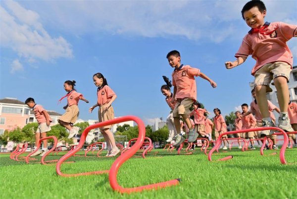 奇点财富 江西万载：欢乐大课间